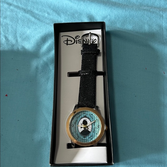 Disney Unisex Character Watch also available Alice and wonderland - Picture 2 of 3